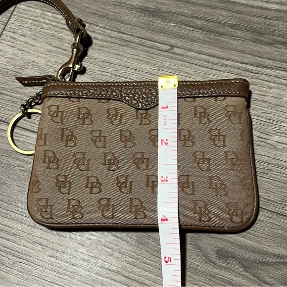 Dooney & Bourke Small Brown Wristlet Key Ring Zip Coin and Card Holder Bag - Picture 9 of 9